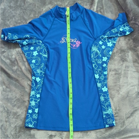 🏄🏻‍♀️💦XCEL Blue Floral Rash Guard - Picture 7 of 9